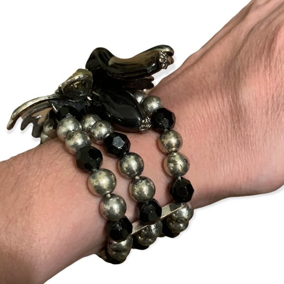 OSFA: Black & Silver Beaded Stretch Bracelet with Large Flower & Heart - Picture 5 of 11